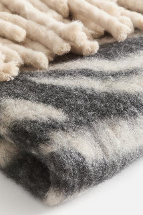 Patterned wool-blend blanket - light beige/zebra print