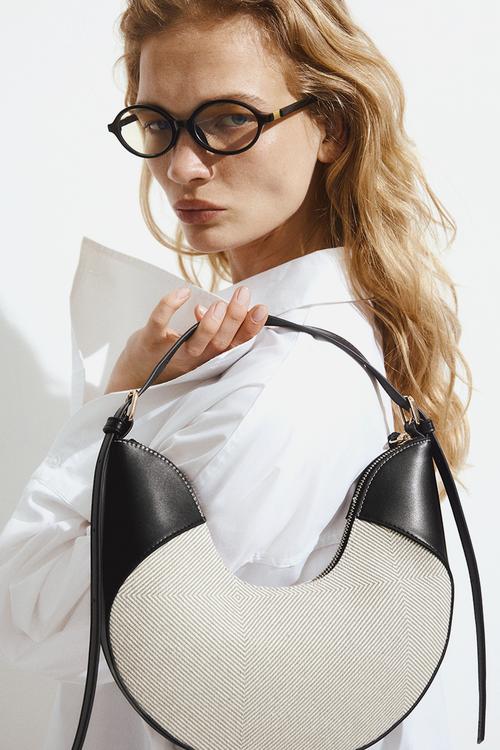 U-shaped shoulder bag - light beige/black