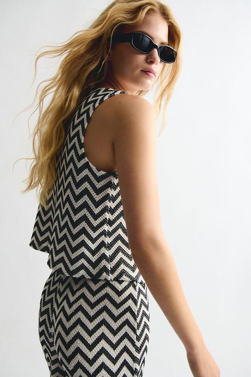Tie-front jacquard-knit waistcoat - black zigzag pattern