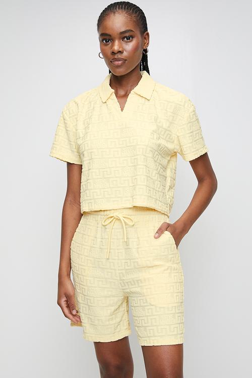 Ladies tessa embossed logo top with collar - lemon