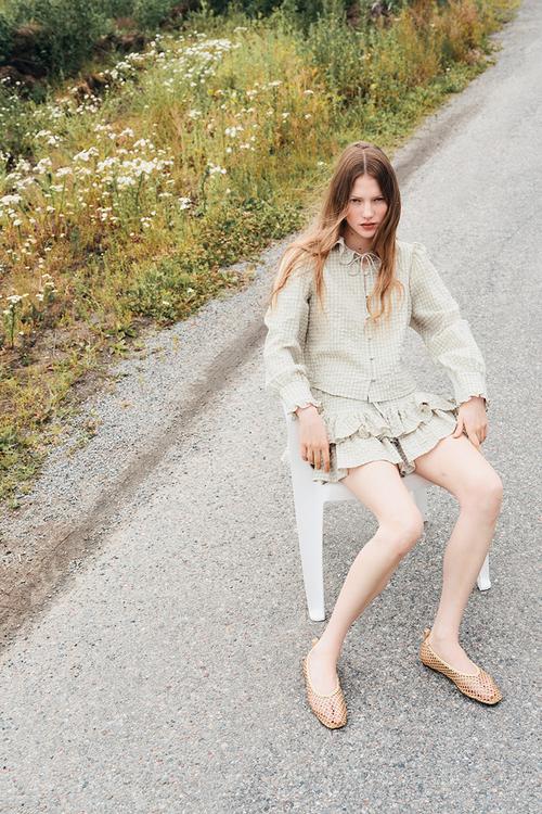 Frill-collared blouse - light beige checked
