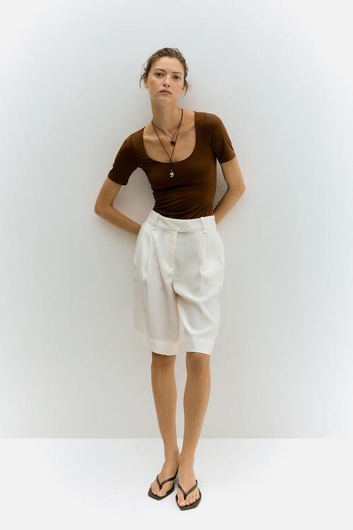 Scoop-neck thong body - brown