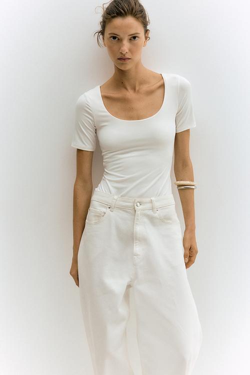 Scoop-neck thong body - white