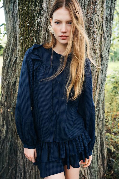 Flounce-detail blouse - dark blue & gingham check