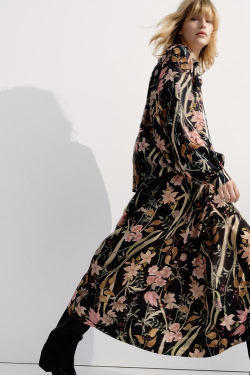 Voluminous skirt - black floral 