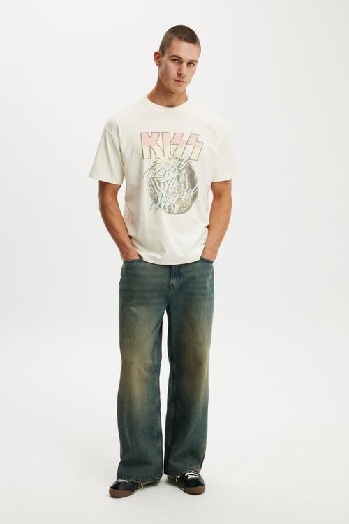 Box Fit Premium Music T-shirt - Lcn Bra Creampuff/Kiss 