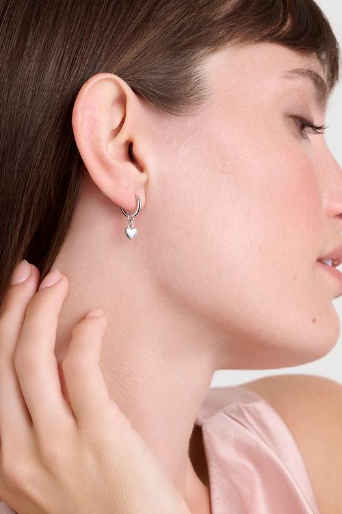 Harrye tiny heart huggie earrings-silver