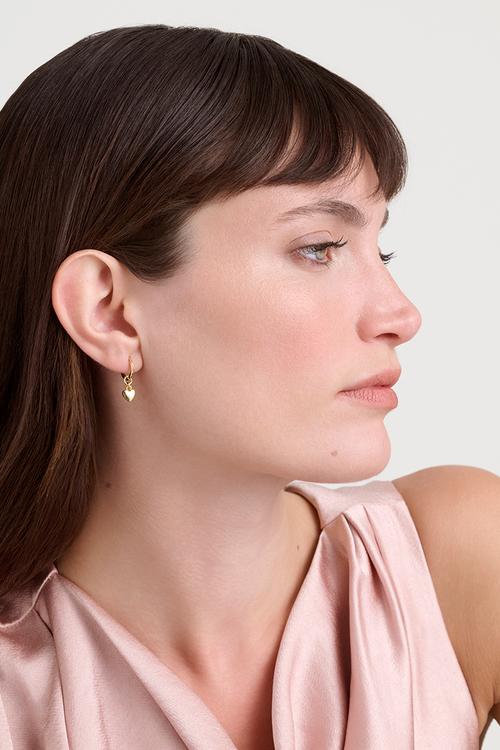Harrye tiny heart huggie earrings-gold