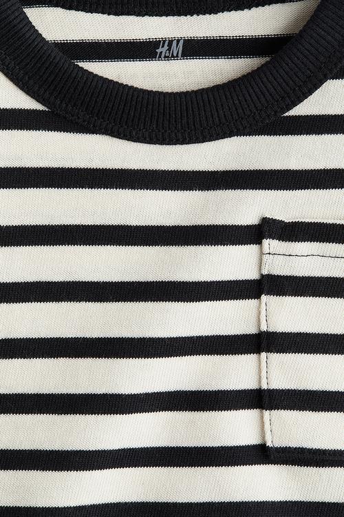 Long-sleeved t-shirt - white & black striped 