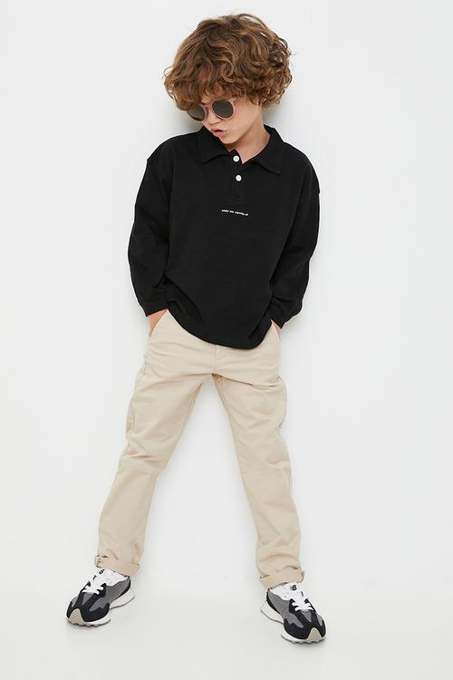 Henley-style shirt with slogan - black/under the capacity of