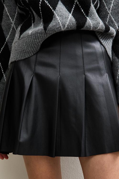Faux Leather Pleated Mini - black