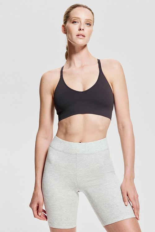 Seamless medium support sports bra with drymove™ - truffle grey