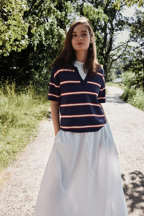 Oversized fine-knit polo shirt - navy blue striped