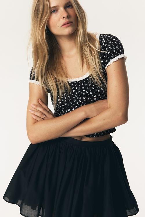 Lace-trimmed top - black/floral 
