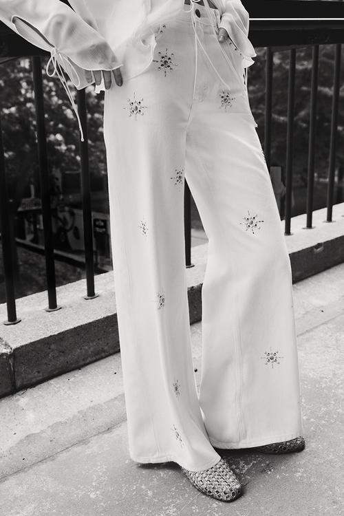 Studded wide ultra high jeans - white