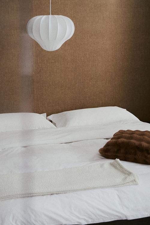 Fluffy cushion cover - brown