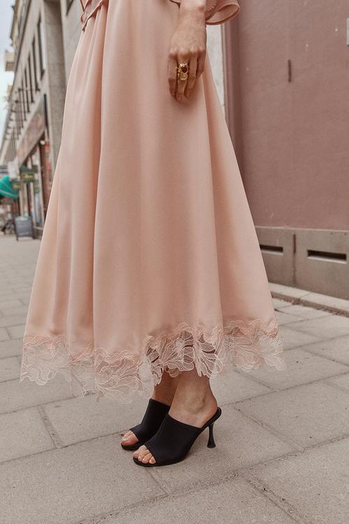 Lace-trimmed chiffon skirt - powder pink