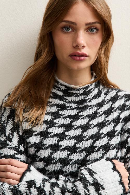 Houndstooth High Neck Jumper - lt grey