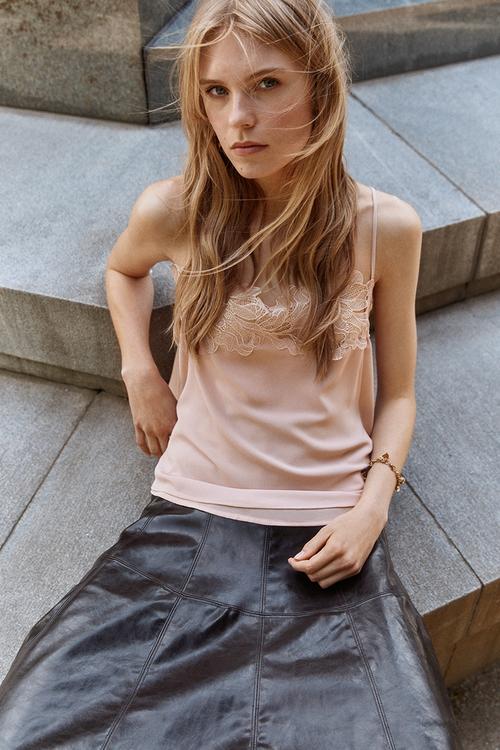 Lace-trimmed strappy top - powder pink