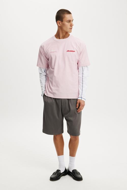 Box fit graphic T-shirt - centre studios / corsage pink