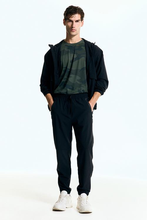 Regular fit sports joggers with drymove™ - black