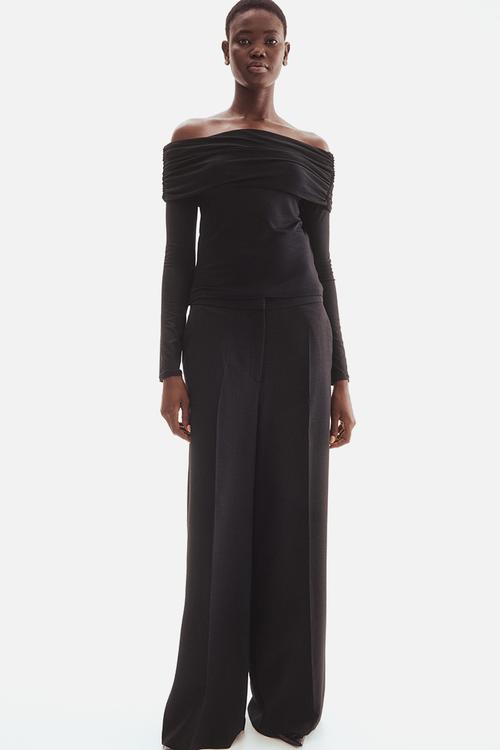 Off-the-shoulder top - black