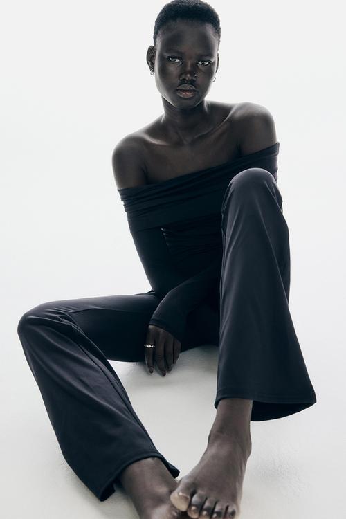 Off-the-shoulder top - black