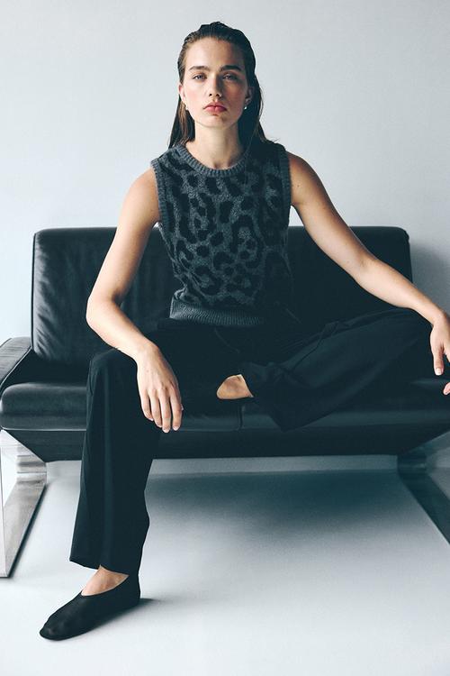 Jacquard-knit sweater vest - dark grey/leopard print 