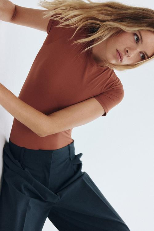Short-sleeved microfibre body - brown