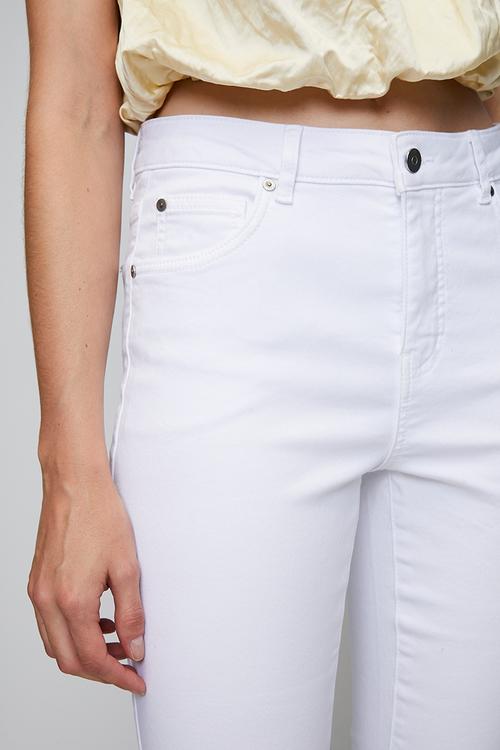 Mid Waist 5 Pocket Crop Length Overdye Jean With Side Slit - White