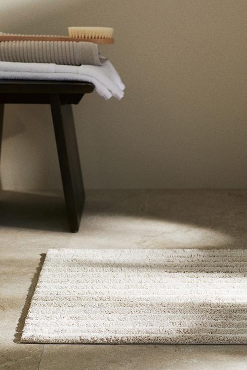 Tufted cotton bath mat -  light beige/striped 