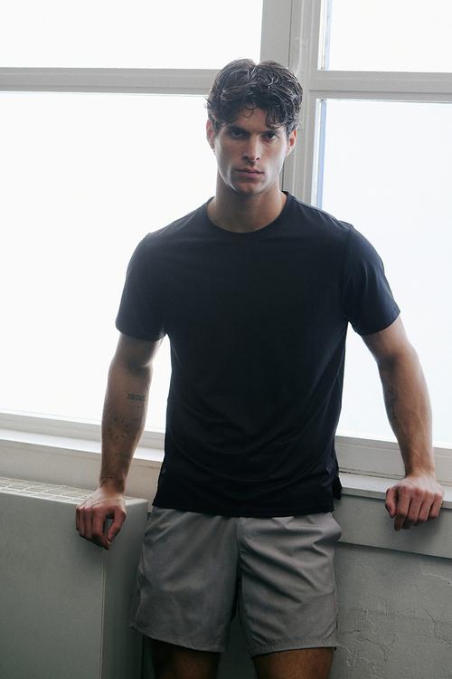 Mesh sports t-shirt with drymove™ - black