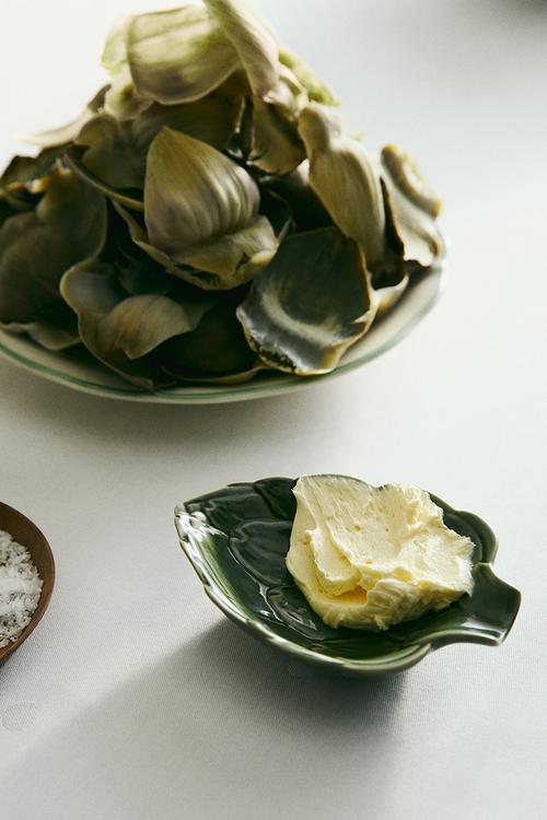 Extra-small figurative stoneware serving bowl - green/artichoke 