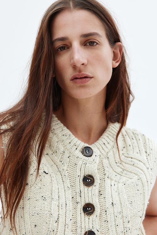 Cable-knit waistcoat - cream