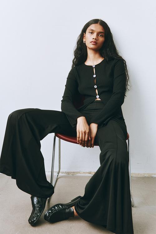 Button-detail top - black