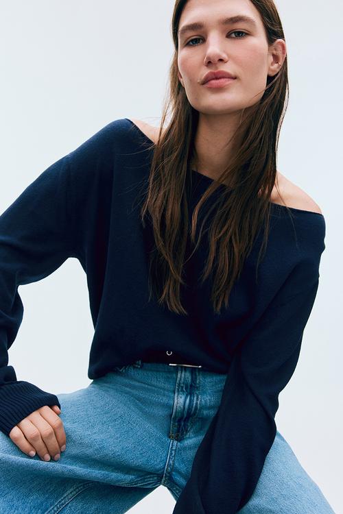 Off-the-shoulder jumper - navy blue