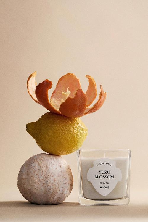 Scented candle in glass holder - yuzu blossom
