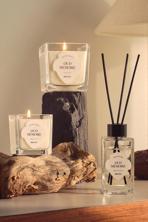 Scented candle in glass holder - oud mémoire