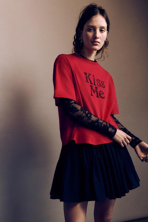 Embroidery-detail T-shirt - Red Kiss Me