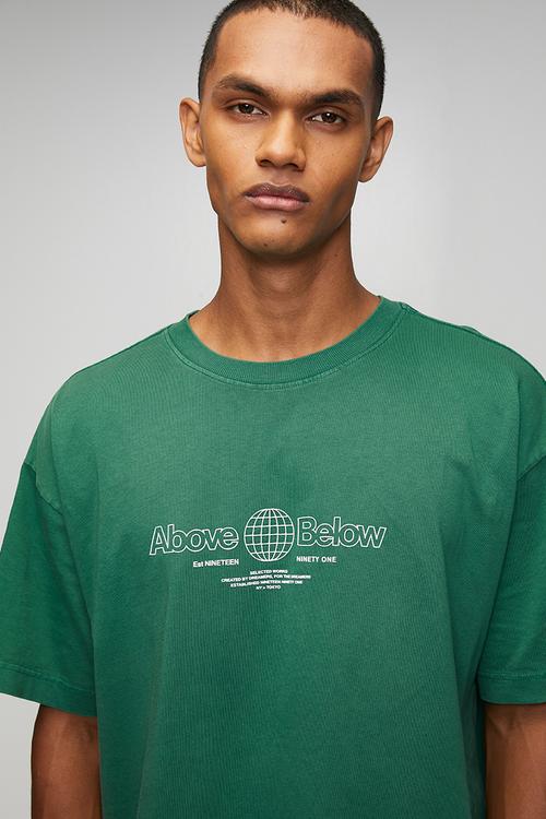 Box Fit Text T-Shirt - Emerald / Above 1991