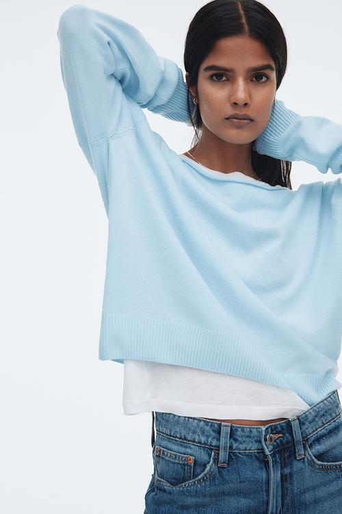 Off-the-shoulder jumper - light blue