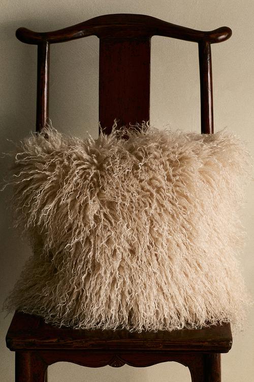 Fluffy cushion cover - beige