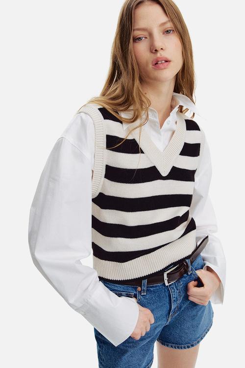 Sweater vest - white & black striped