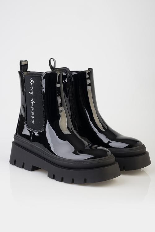 Chelsea patent basic Alma boot - black