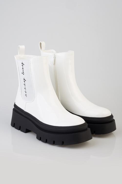 Chelsea patent basic Alma boot - white