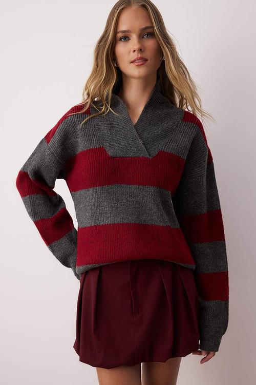 Soft Textured Wide Fit Thick V-Neck Knitwear Sweater - Burgundy