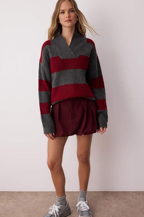Soft Textured Wide Fit Thick V-Neck Knitwear Sweater - Burgundy
