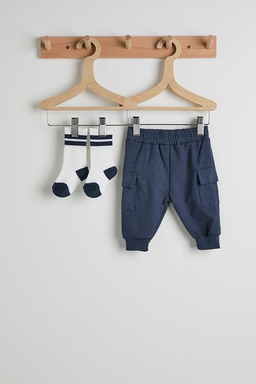 Cargo pants with crew socks - navy & white