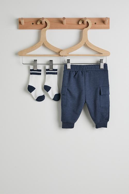 Cargo pants with crew socks - navy & white