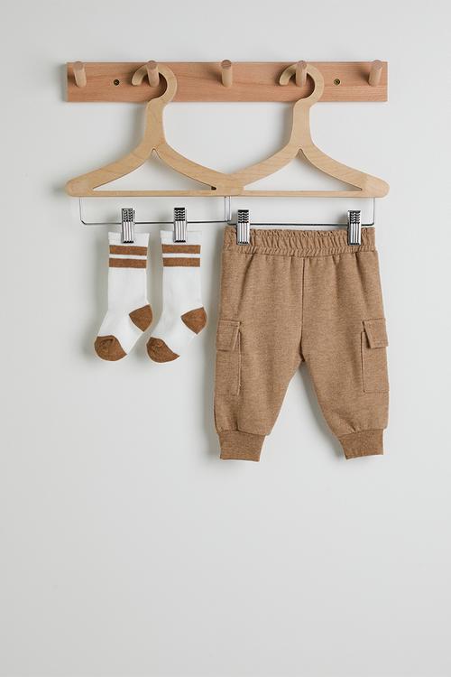 Cargo pants with crew socks - brown & white